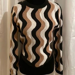 Buckles willow and root white, tan, and black sweater